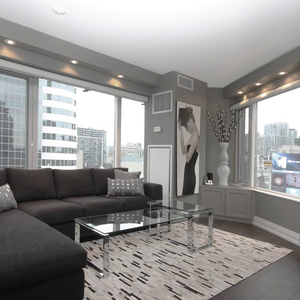 Whether it’s a quick spruce-up or a deep clean, our condo cleaning services keep your space fresh and inviting, so you can enjoy urban living without the mess. Clean condo, clear mind!